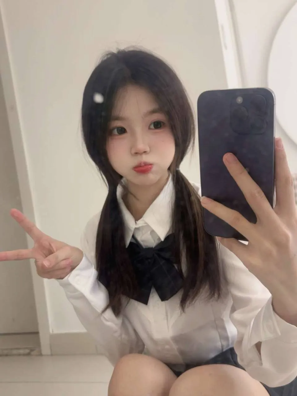 宝山 纯洁白净 奶子 学妹兼职 Gallery 1