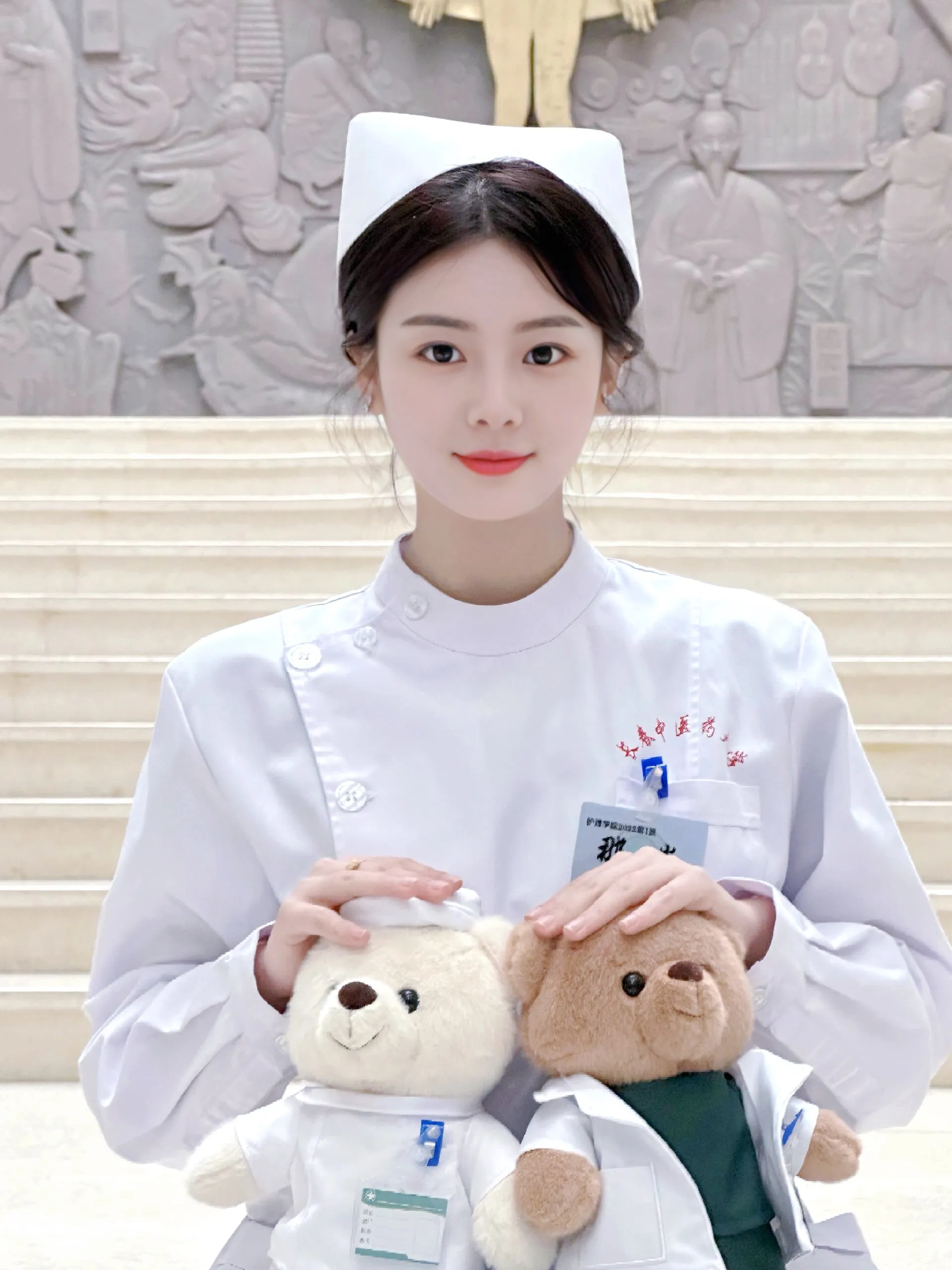 怡怡 冷白皮护士 制服下藏不住的突出 Gallery 5