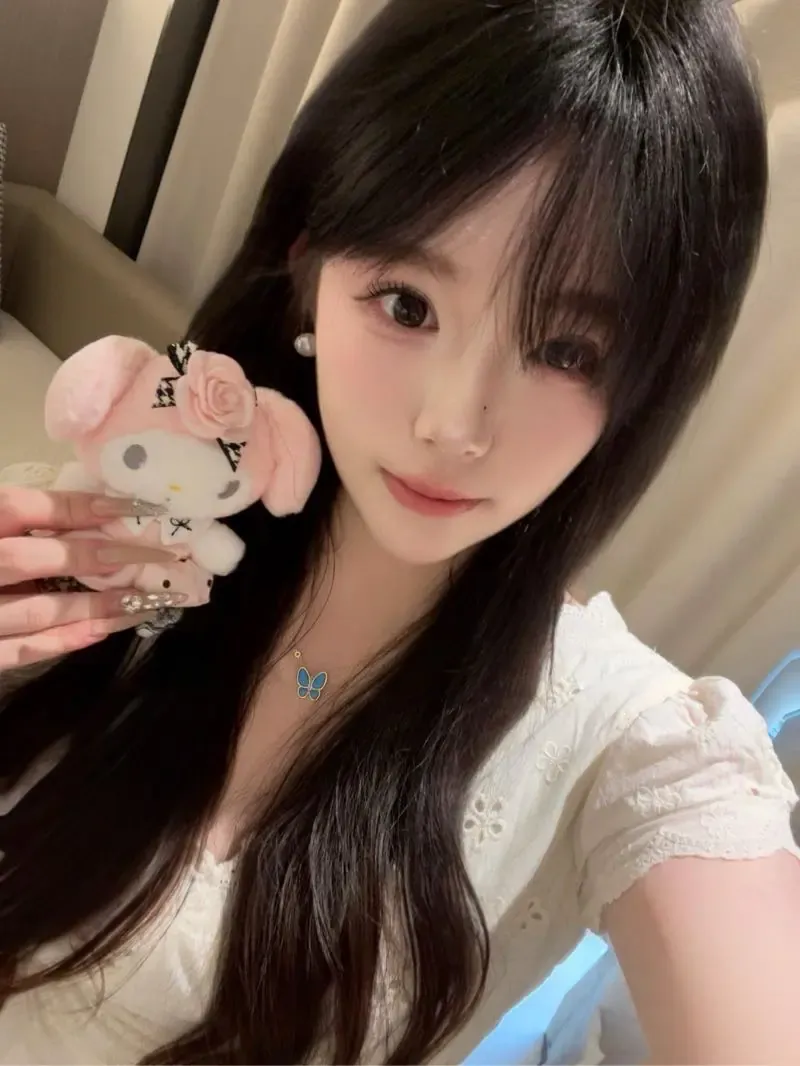 小贝娜,刚出校门懂的不多请大哥多多条件