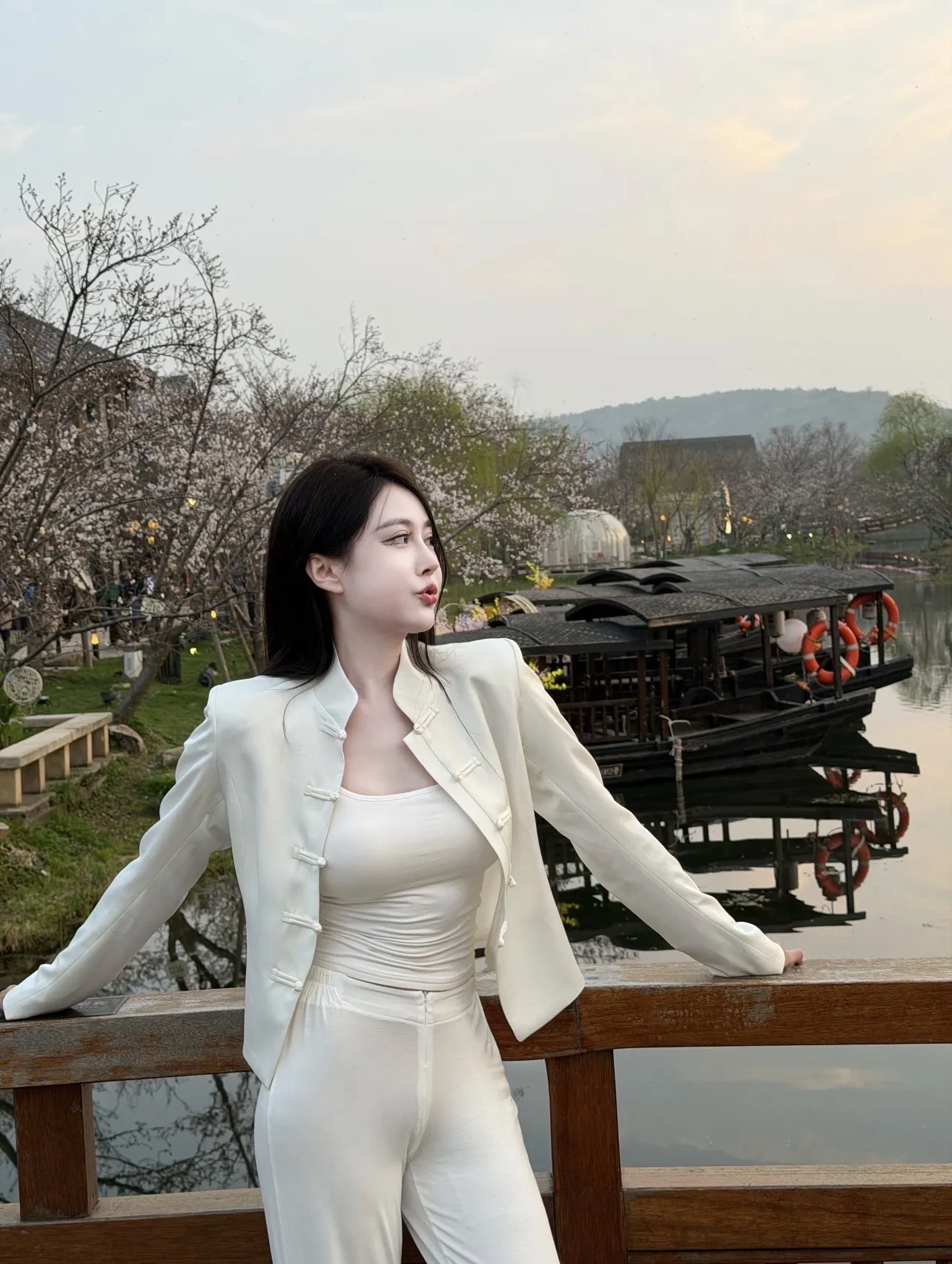 Tina天然🐻圆润饱满身材完美 Gallery 6