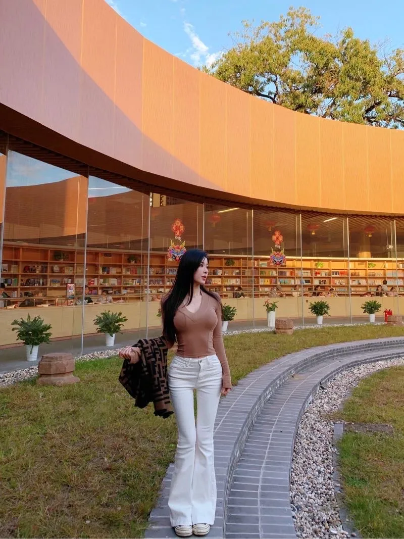 天然S腰大长腿 蜜糖 Gallery 4