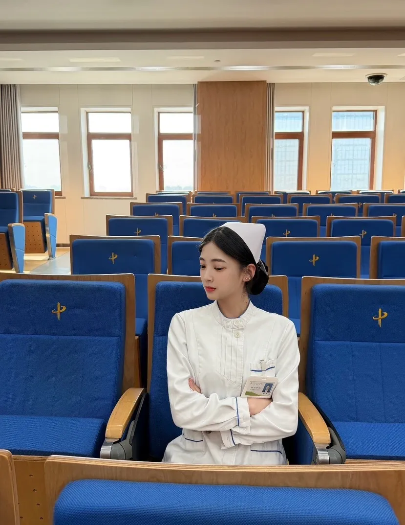 小岚 刚下海护士兼职 气质脱俗 Gallery 4