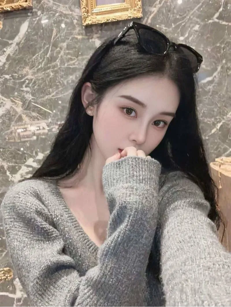 妖妖，清纯少御很温柔