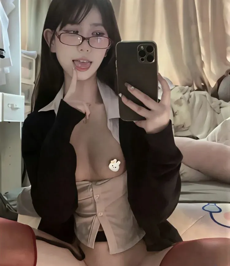 第一骚逼 安然 首次下海 Gallery 5