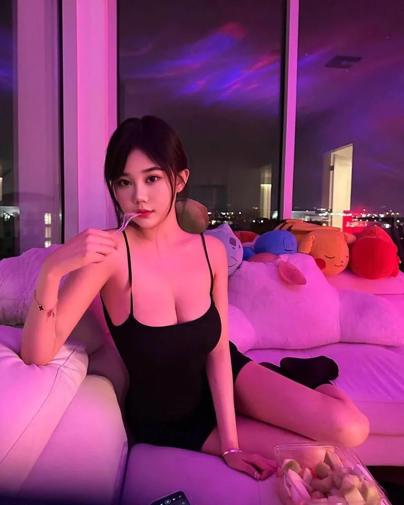 浦东 朵朵 大胸 Gallery 1