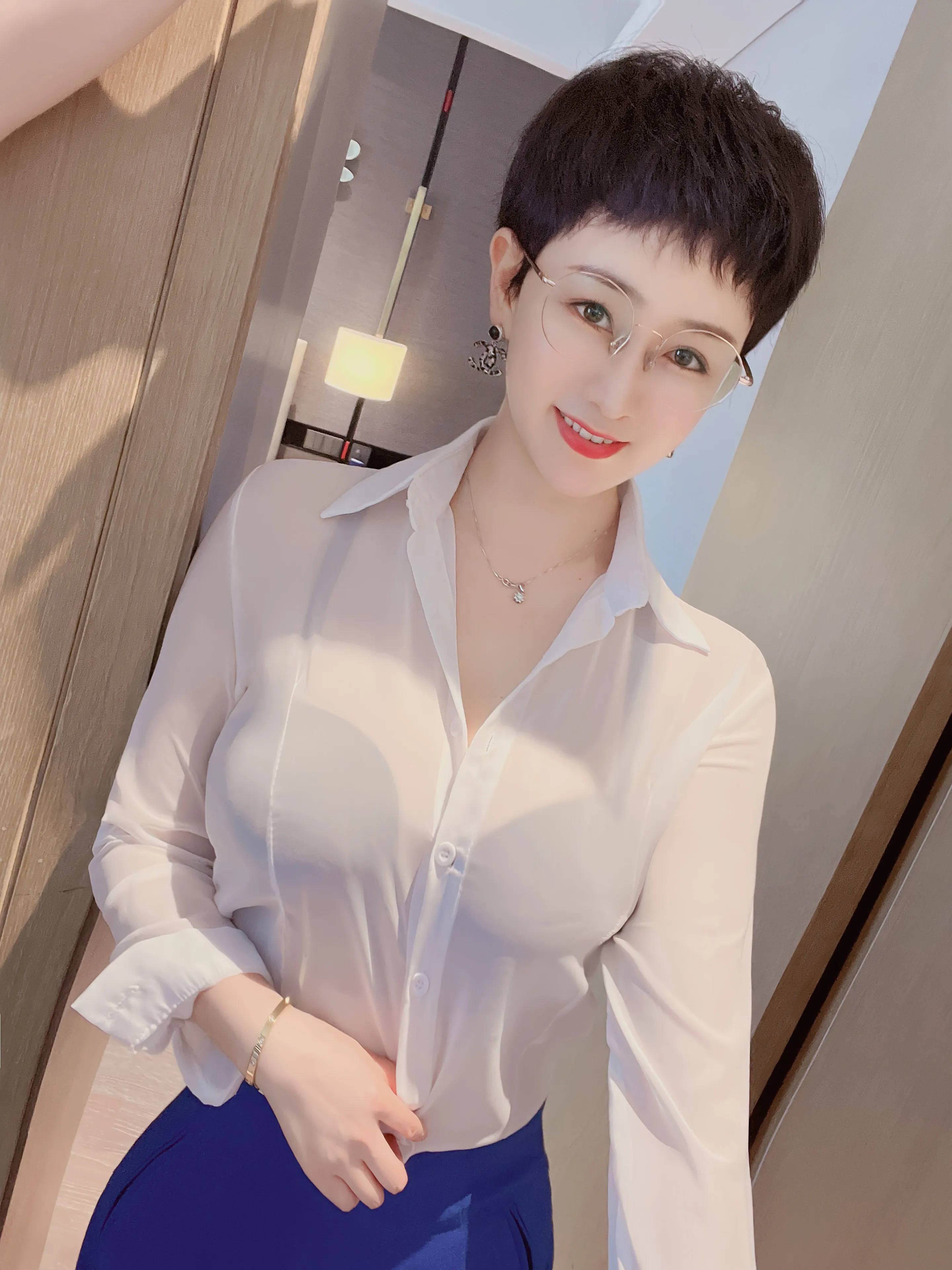 少妇川百合 Gallery 1