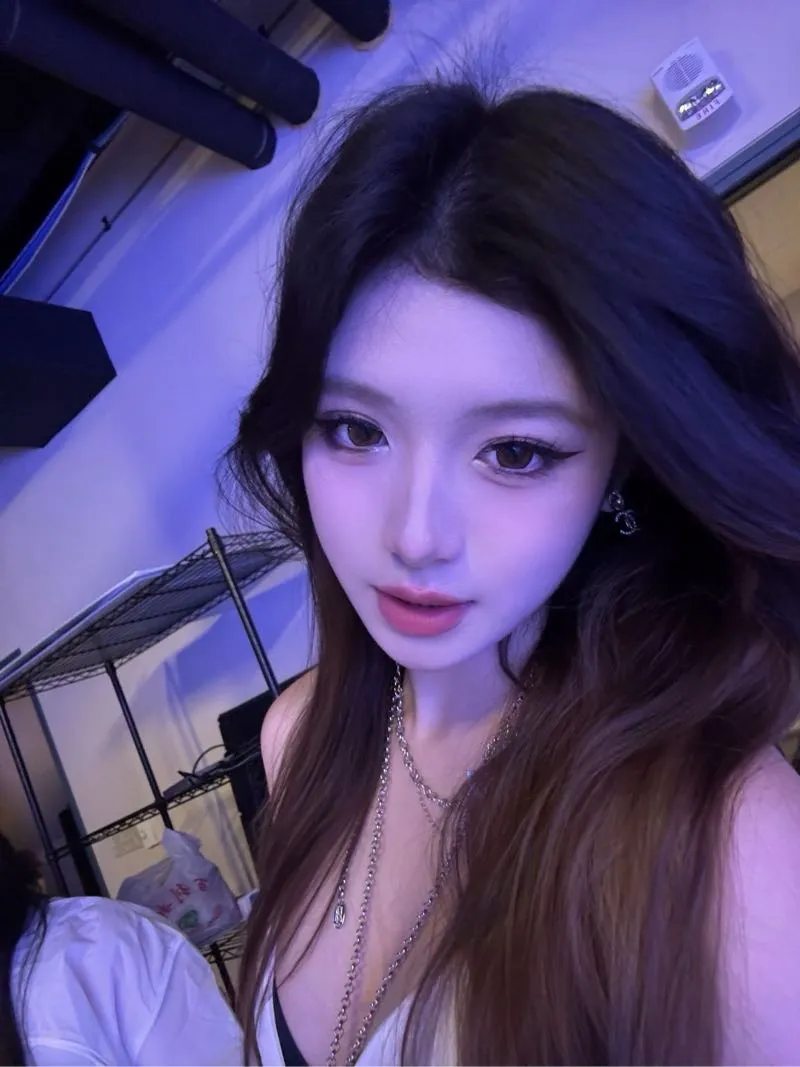 潮流博主 辣辣 s曲线诱惑无限🥵 Gallery 4