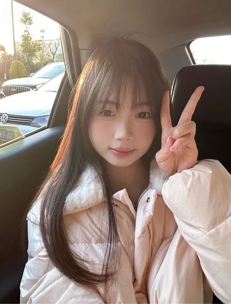 清纯美少女刚出社会被骗下海 初次下海  夏天