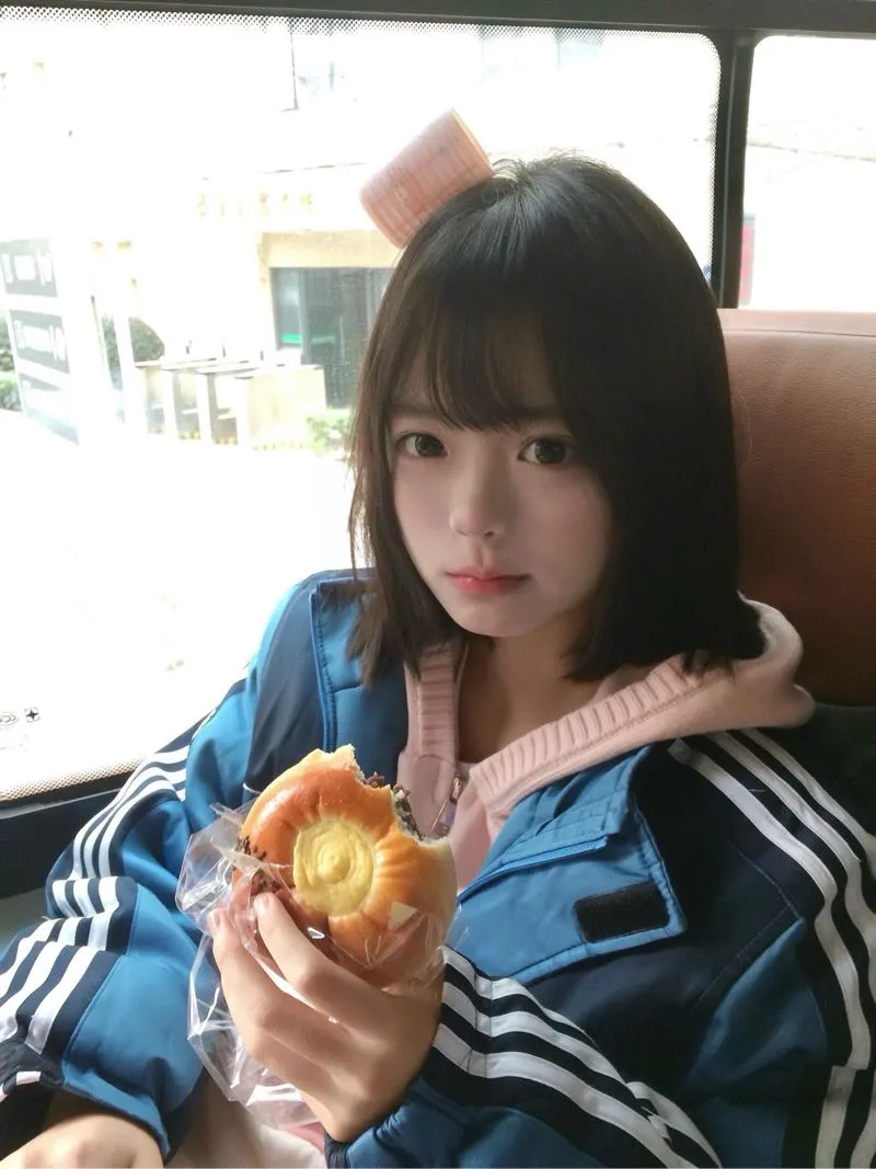 032新人小嫩妹首开果冻🏠3外5 Gallery 1