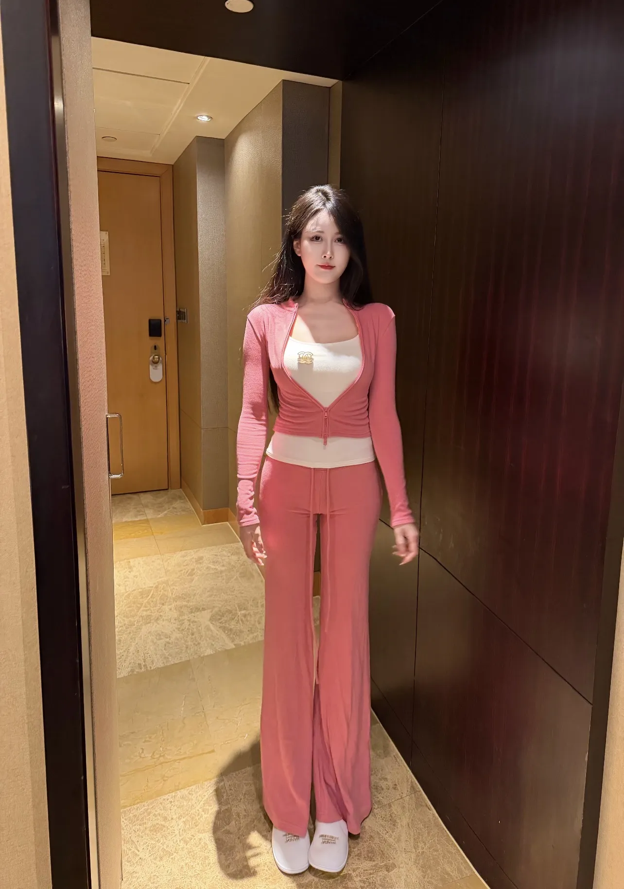 丰满迷人身材金凤 Gallery 5