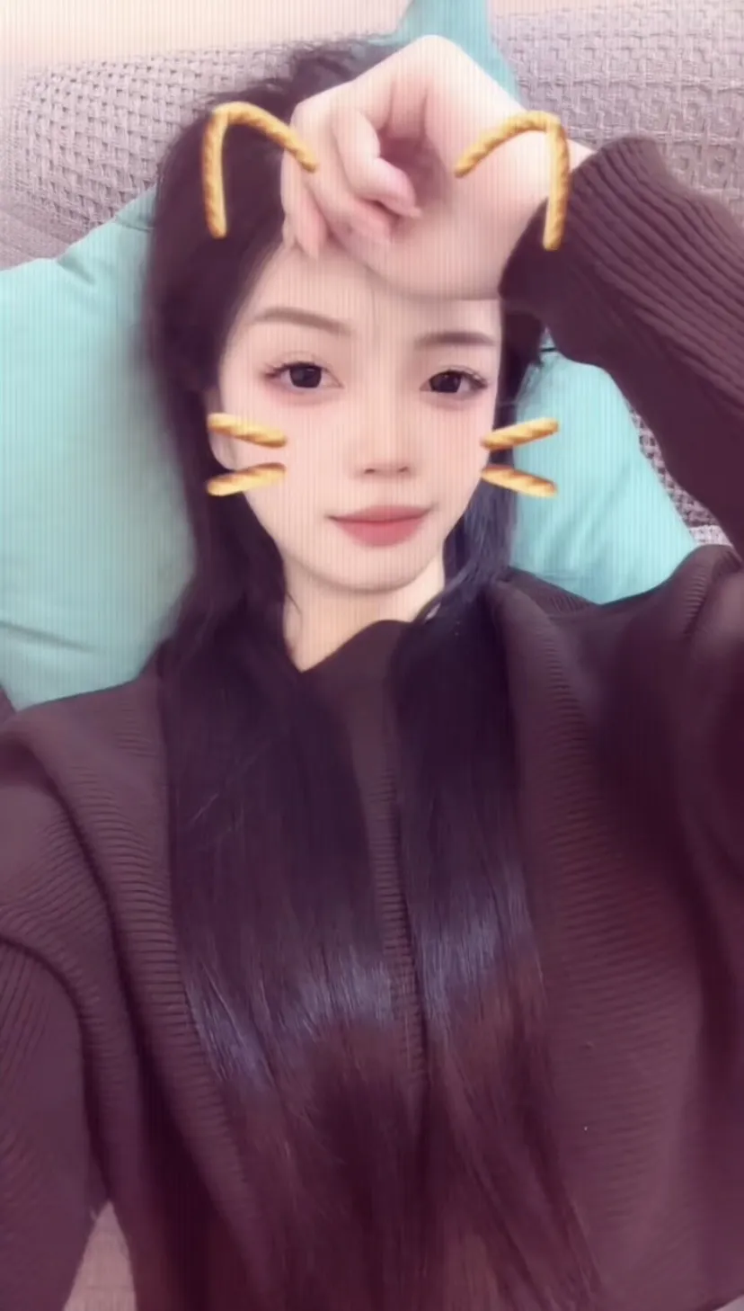 嘉定🏠黑桃A 真实18学生兼职首次下💦 Gallery 3