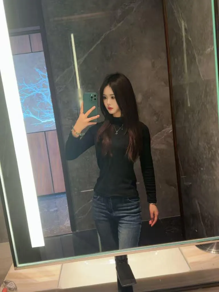 美佳 极品骚货等爸爸来艹我 Gallery 4