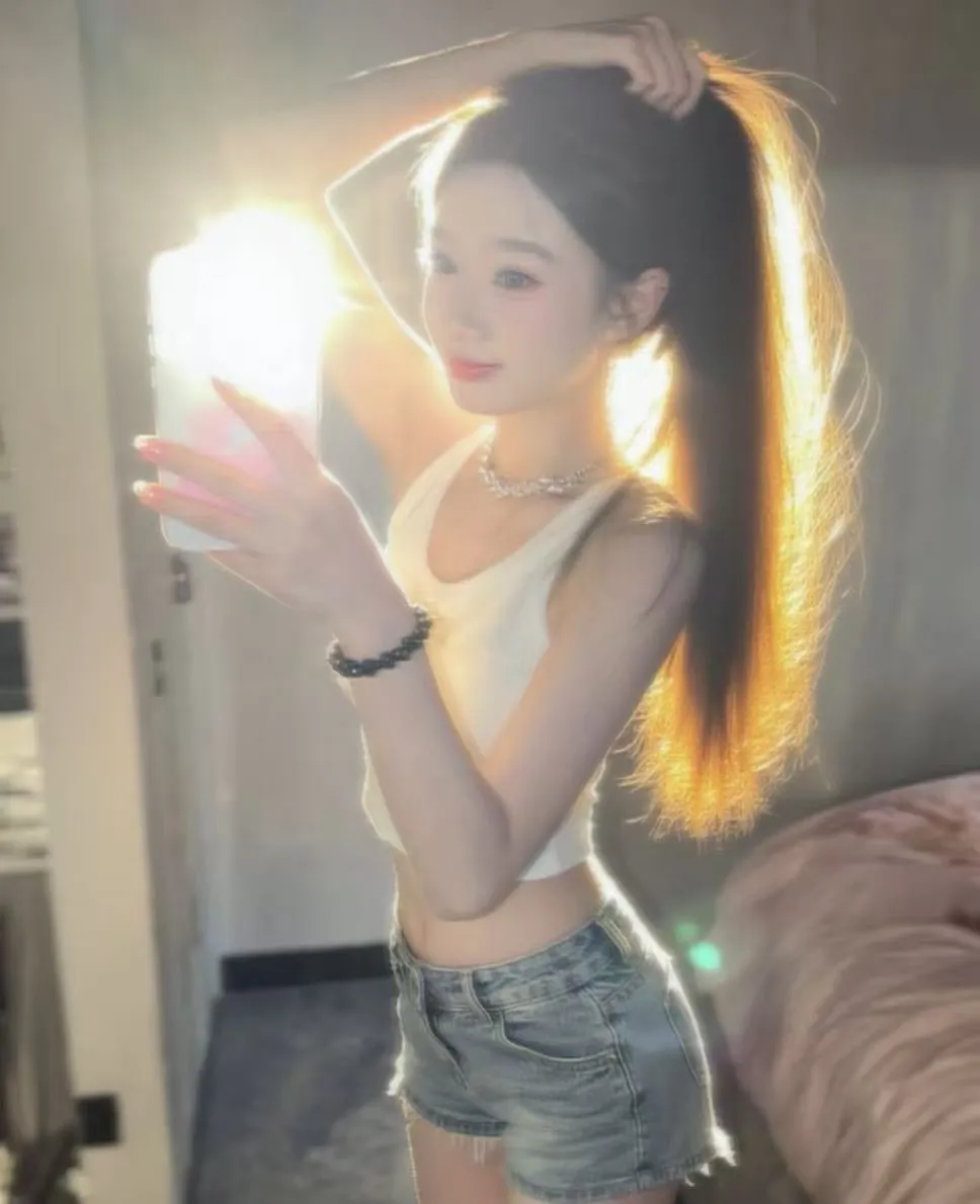 浦东金桥18岁。宝宝刚下海嫩。紧的夹人。水流粘手 Gallery 6