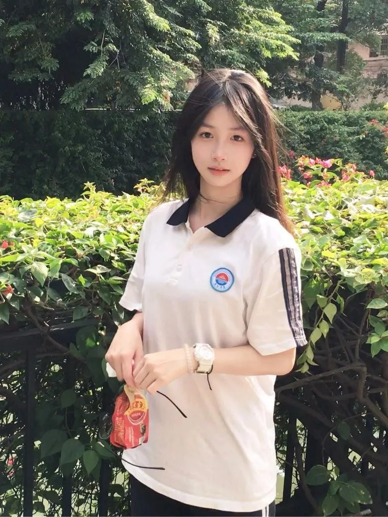 刚出校园 清纯高中生 李佳彤 粉嫩甜心 Gallery 4