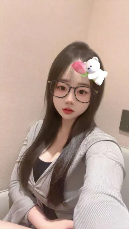 徐汇❤️圆圆 极品大胸嫩妹 真实19真实E Gallery 1