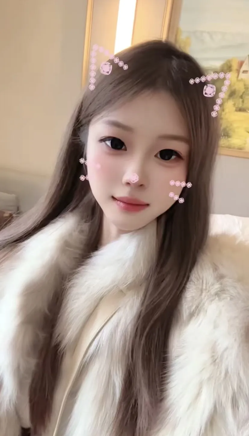 宝山❤️月月 真实19真实新人 三点粉嫩妹 Gallery 4