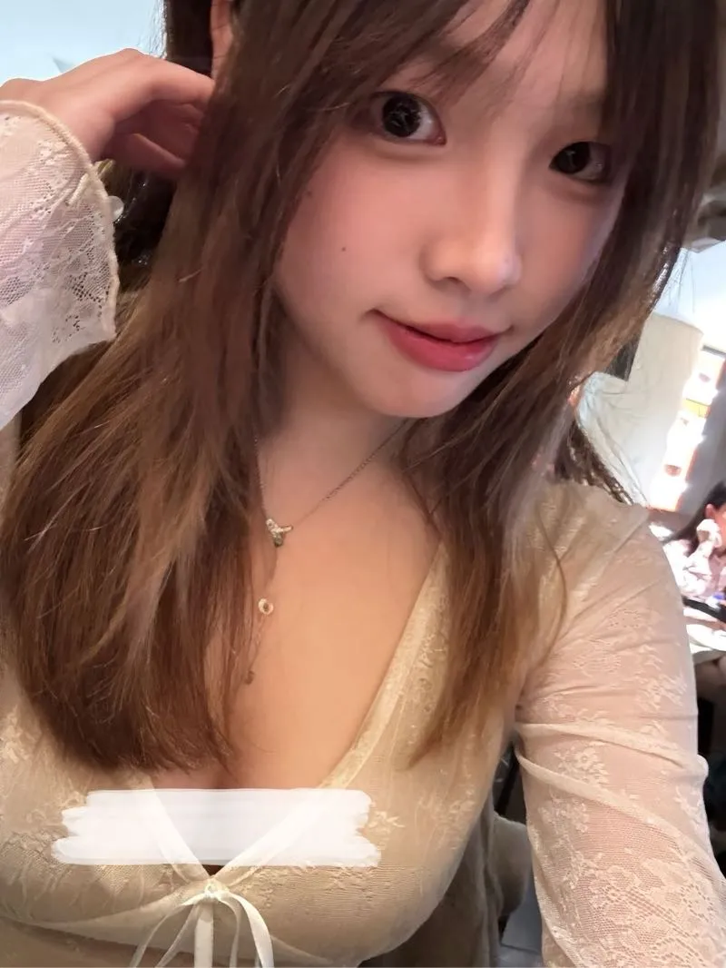 梦梦 清纯大学生 乳此之大 单手握不下 Gallery 2