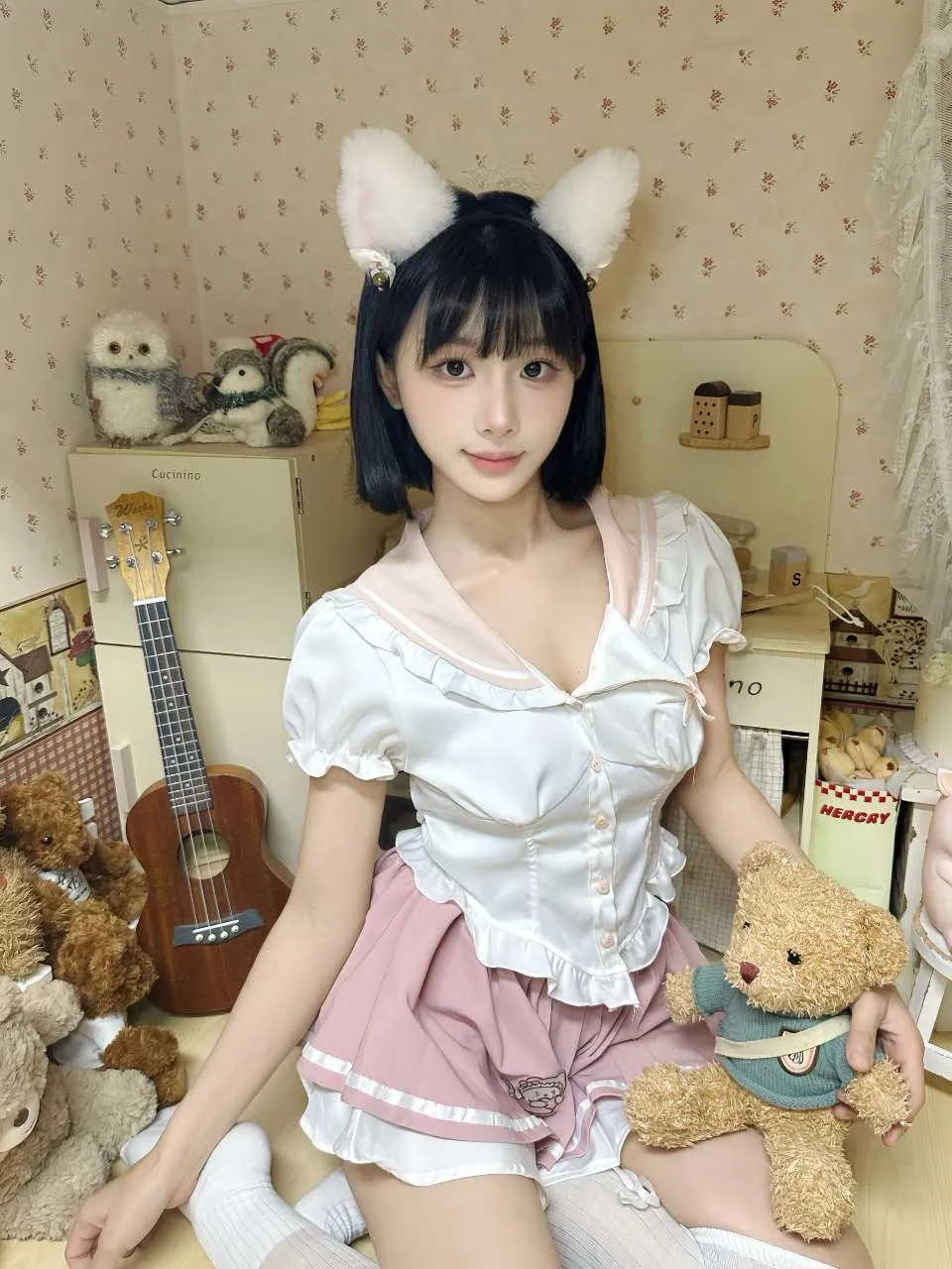 y042短发白虎 川妹车震双飞3p Gallery 3