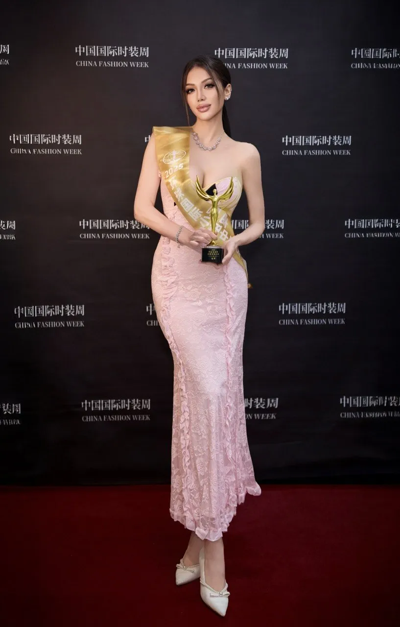 英国🇬🇧名模  世界选美小姐 175本人假赔🔥