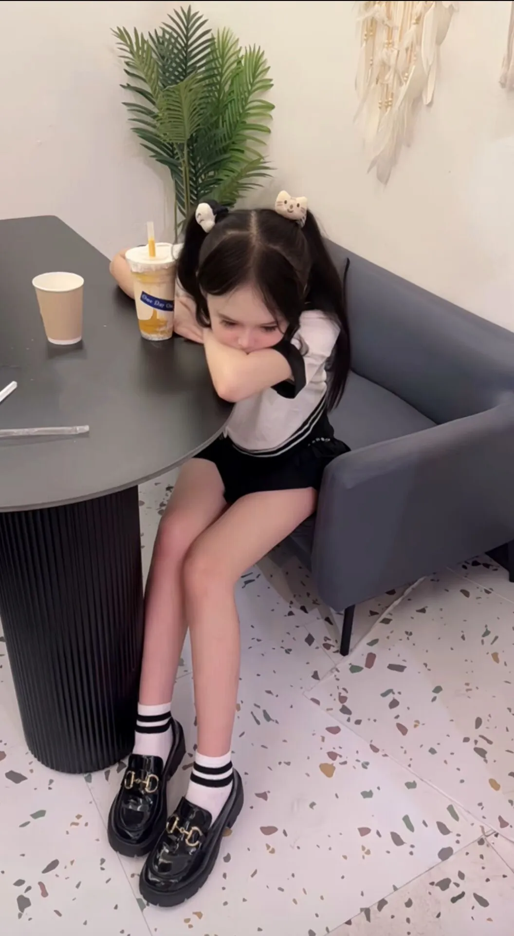 Y4446A-166 闵行极品学生妹兼职 畫廊 3