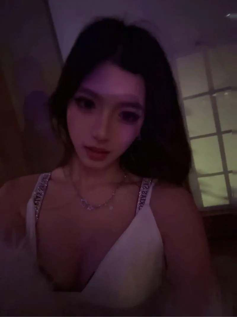 潮流博主 辣辣 s曲线诱惑无限🥵 Gallery 6