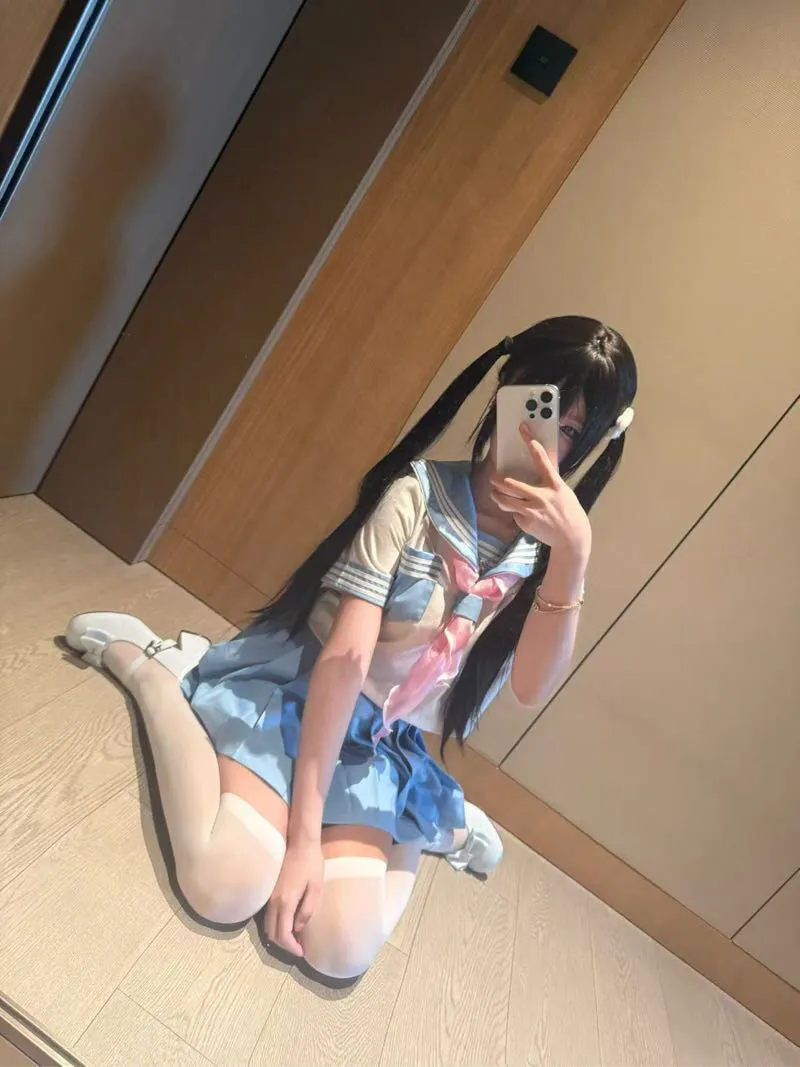 白虎萝莉 爱吃小鱼 天然无整 Gallery 5