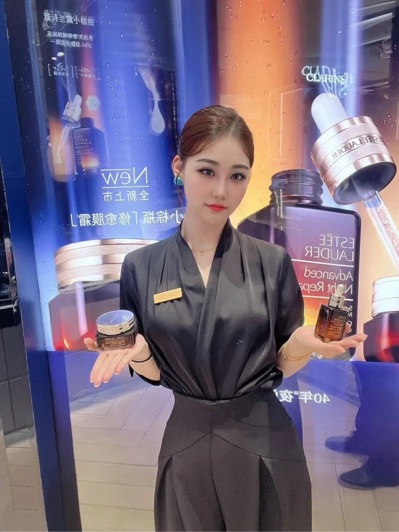 雅斯兰黛金牌销售 小鹿 兼职下海,还是小白虎 Gallery 3