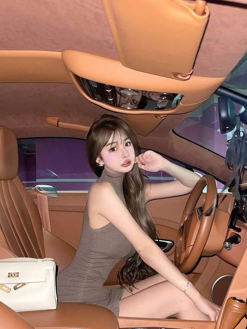 静安🦋沁宁 高端极品车模 天然大胸E 完美炮架 Gallery 6