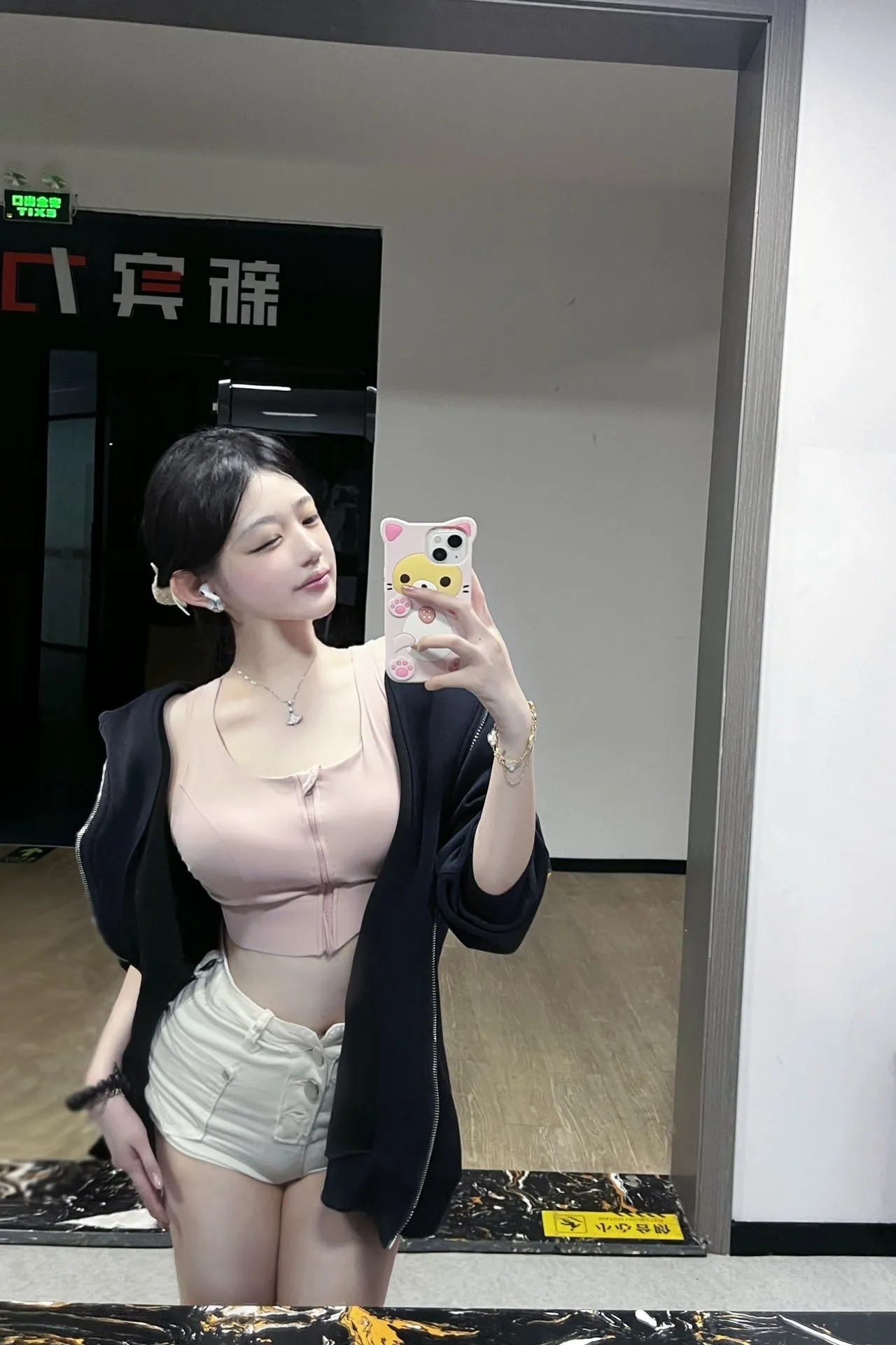 a073童颜巨乳3p歪果仁