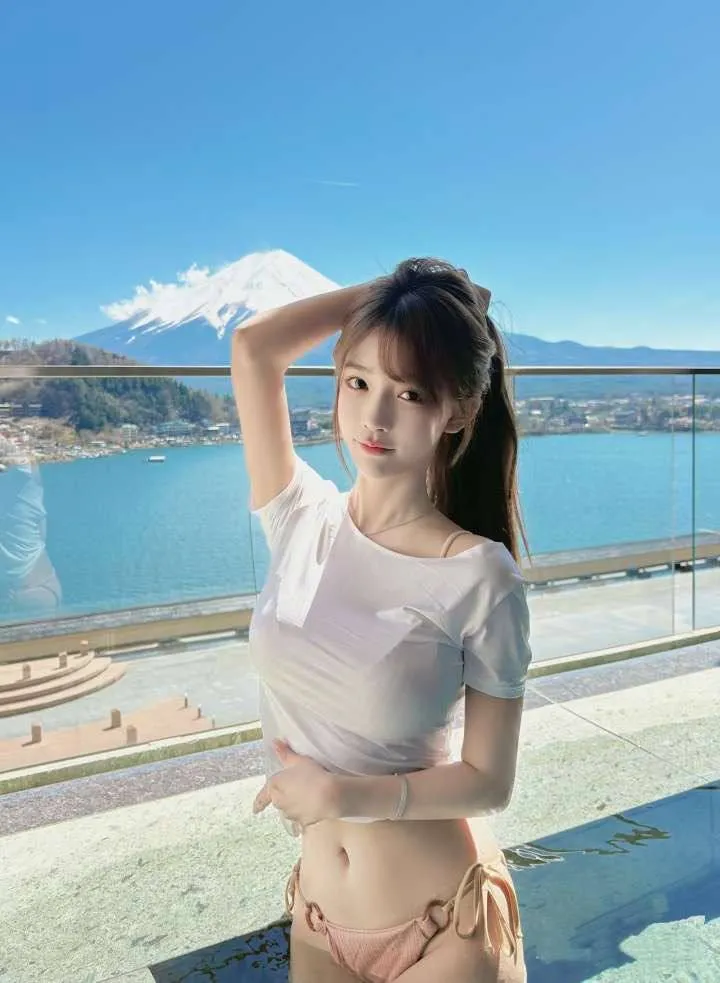 08雨神“学生”长腿 Gallery 3