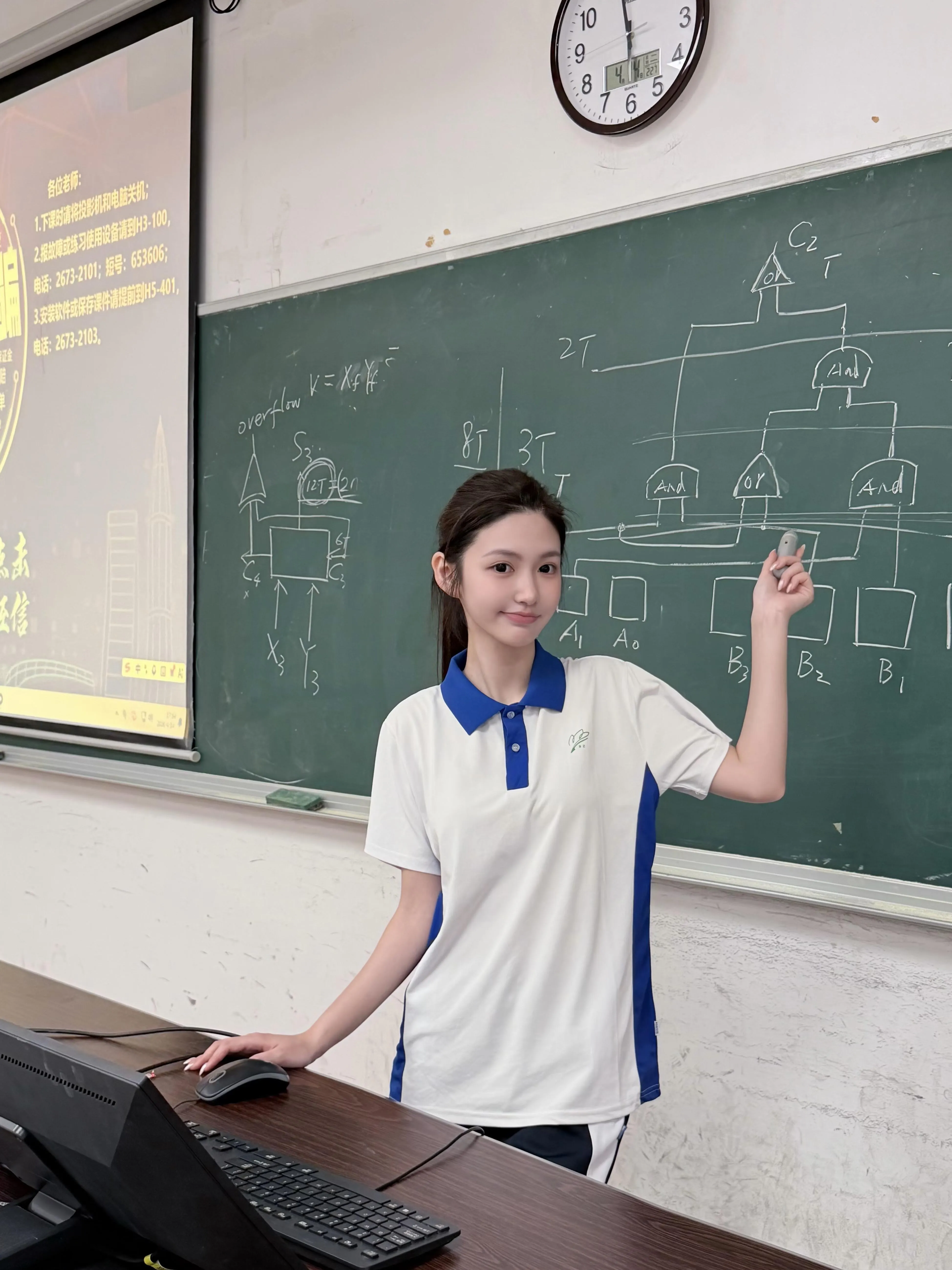 小欣，高中毕业刚下海三点粉嫩粉嫩嫩粉嫩