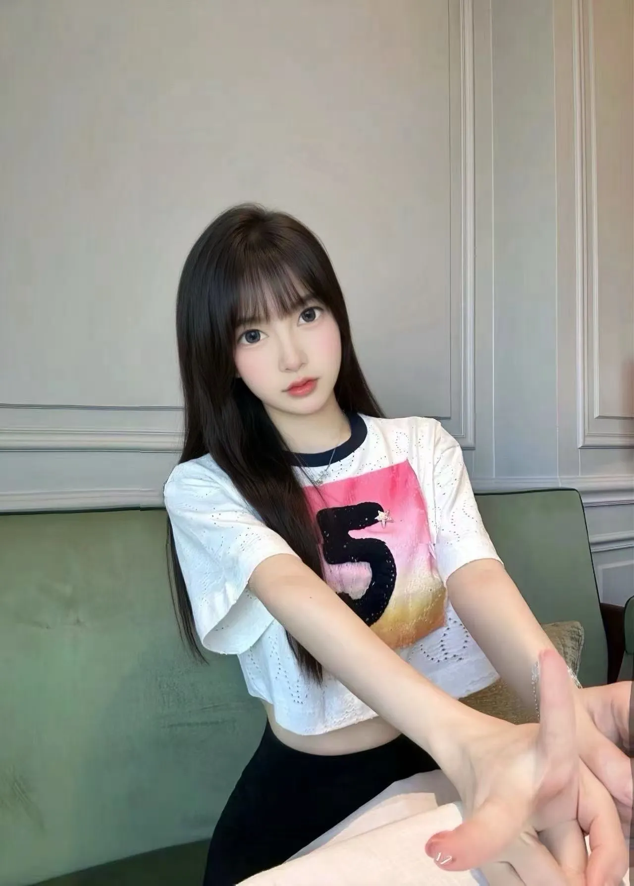 倩倩，三点粉嫩可御可甜极品身材