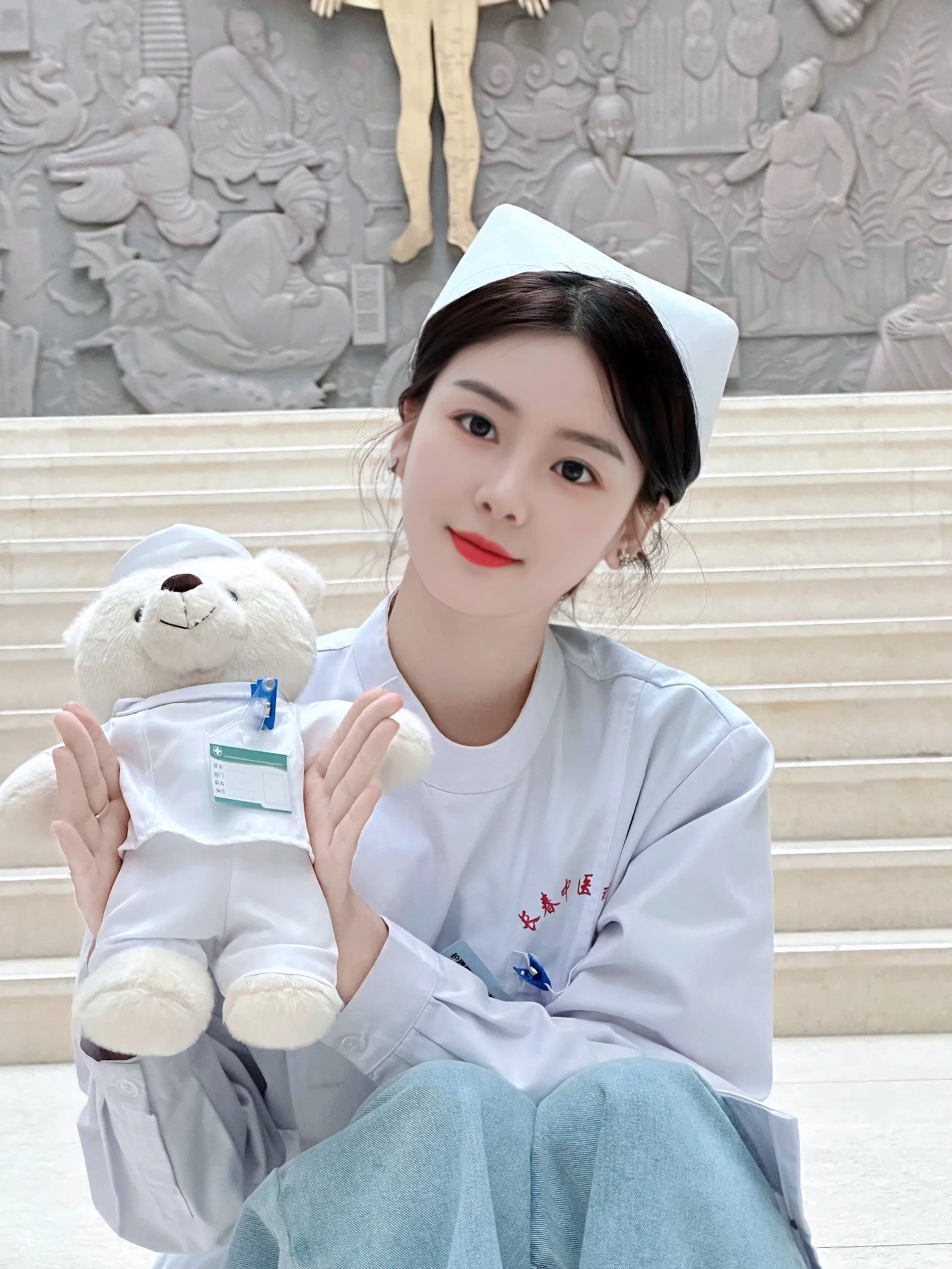 怡怡 冷白皮护士 制服下藏不住的突出 Gallery 6