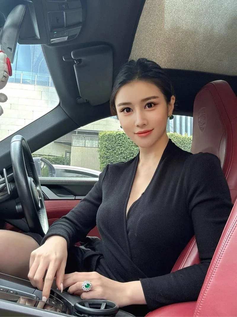 美妆博主 盈盈 嗲系少御【回头拉满】 Gallery 3