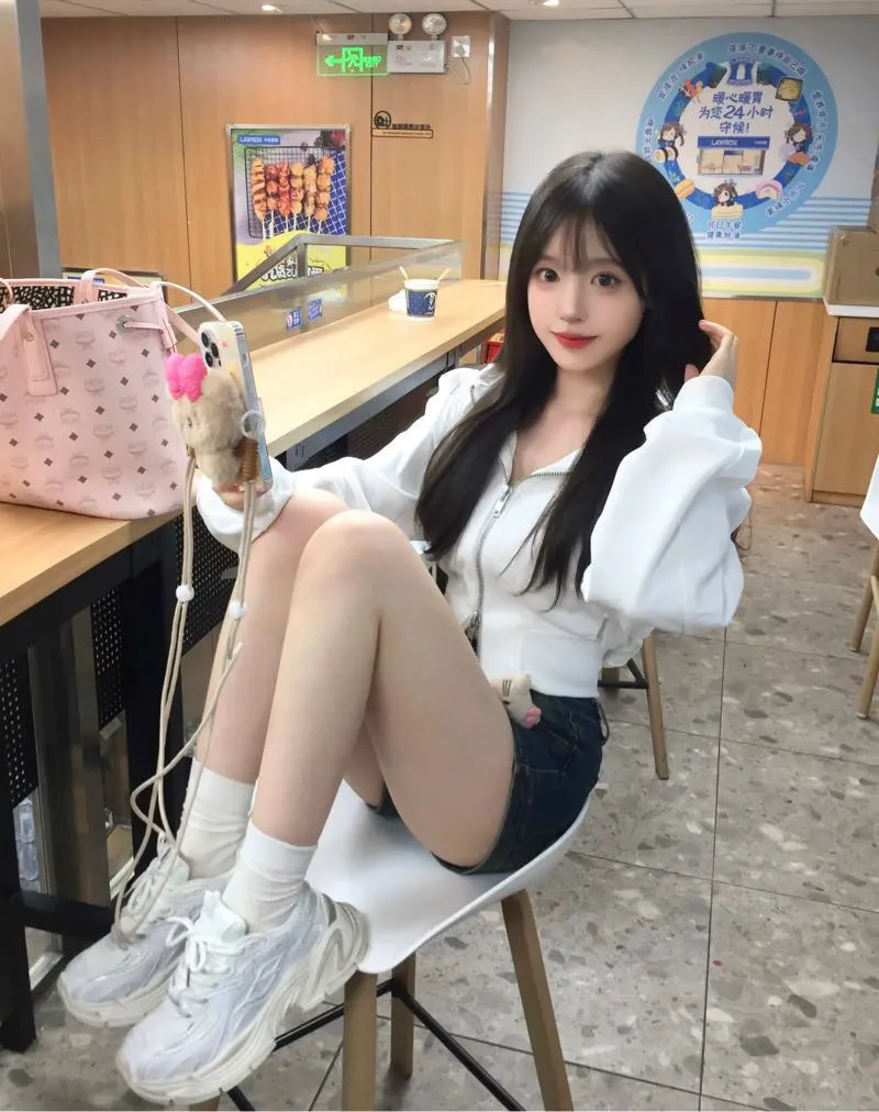 闵行 丫丫 Gallery 1