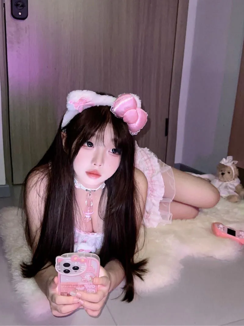 闵行 元元 刚满18岁 上粉下嫩bb超紧 Gallery 2