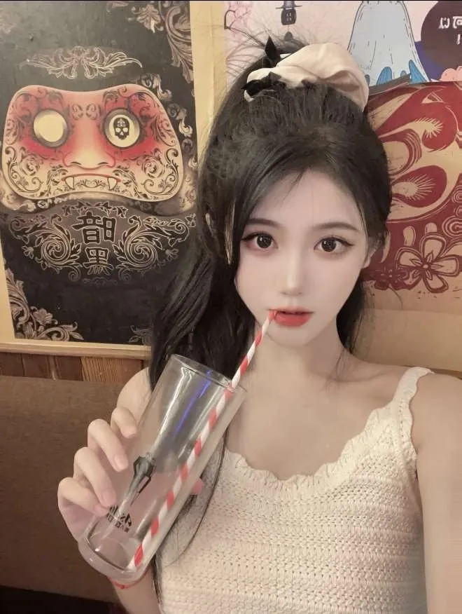宝山可可🛍筷子腿净身高172🐻C高颜