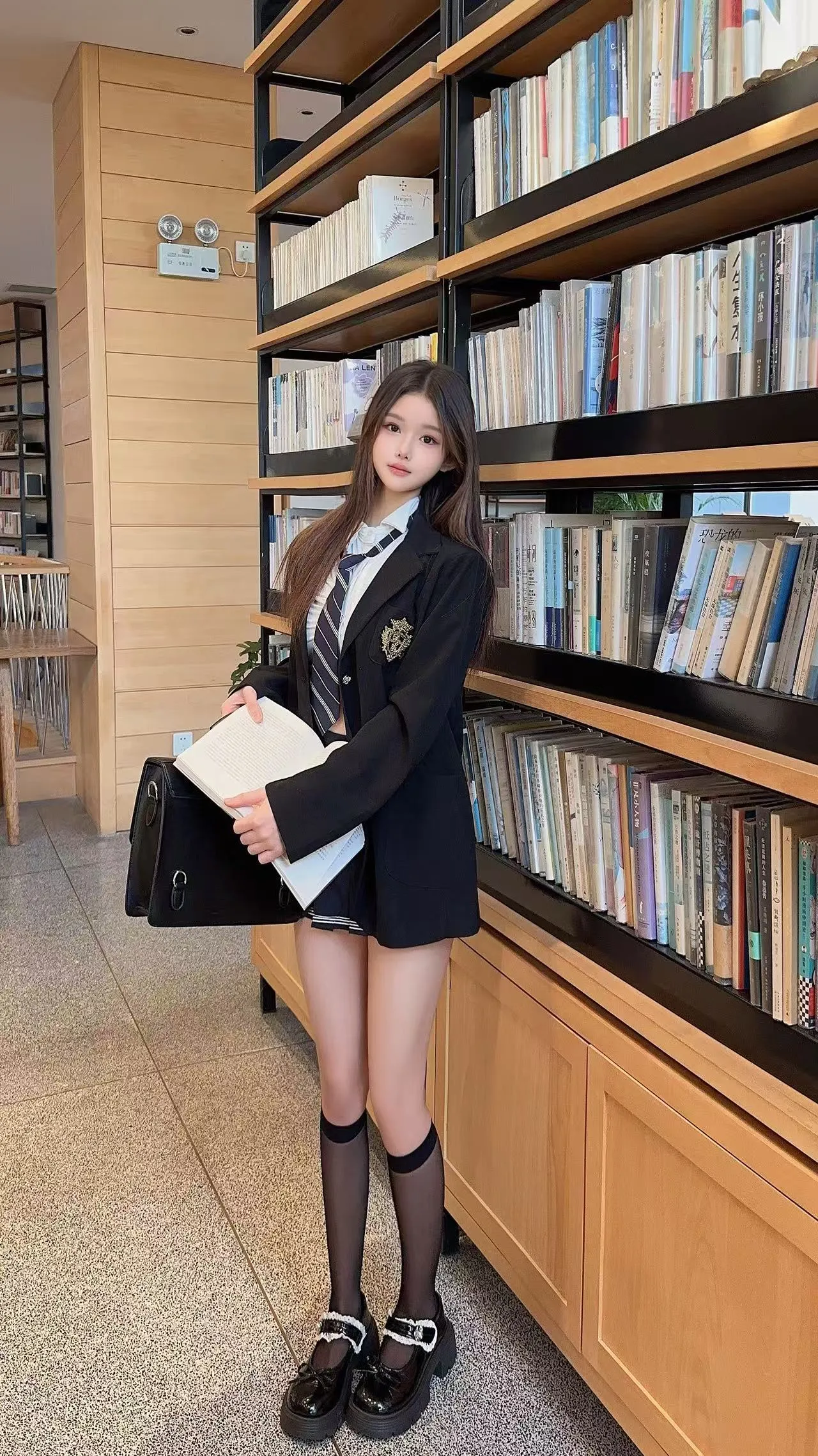 18岁学生刚破处下海小萝莉：安月 Gallery 5