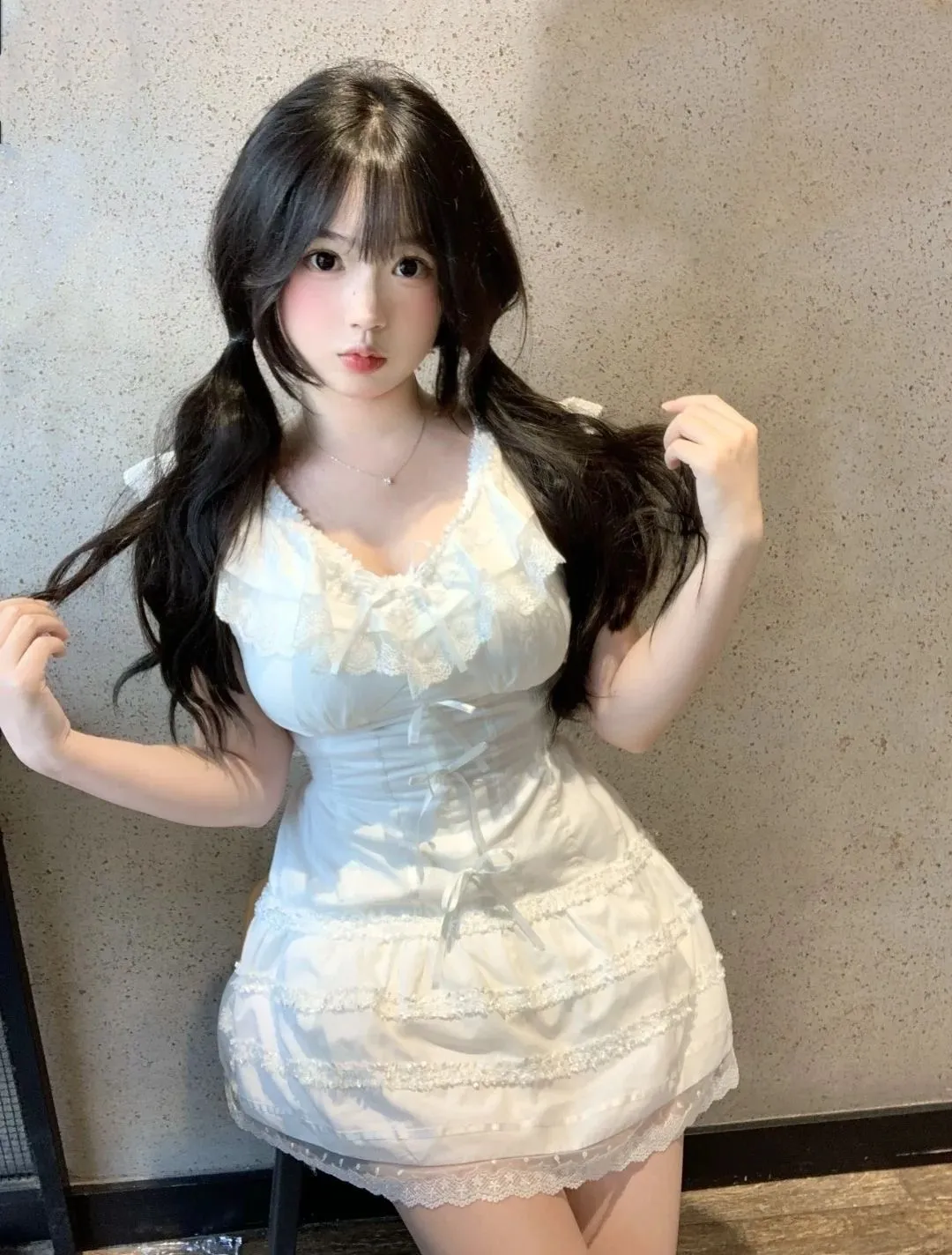 嘉定 小嫩妹 童颜巨乳 Gallery 3