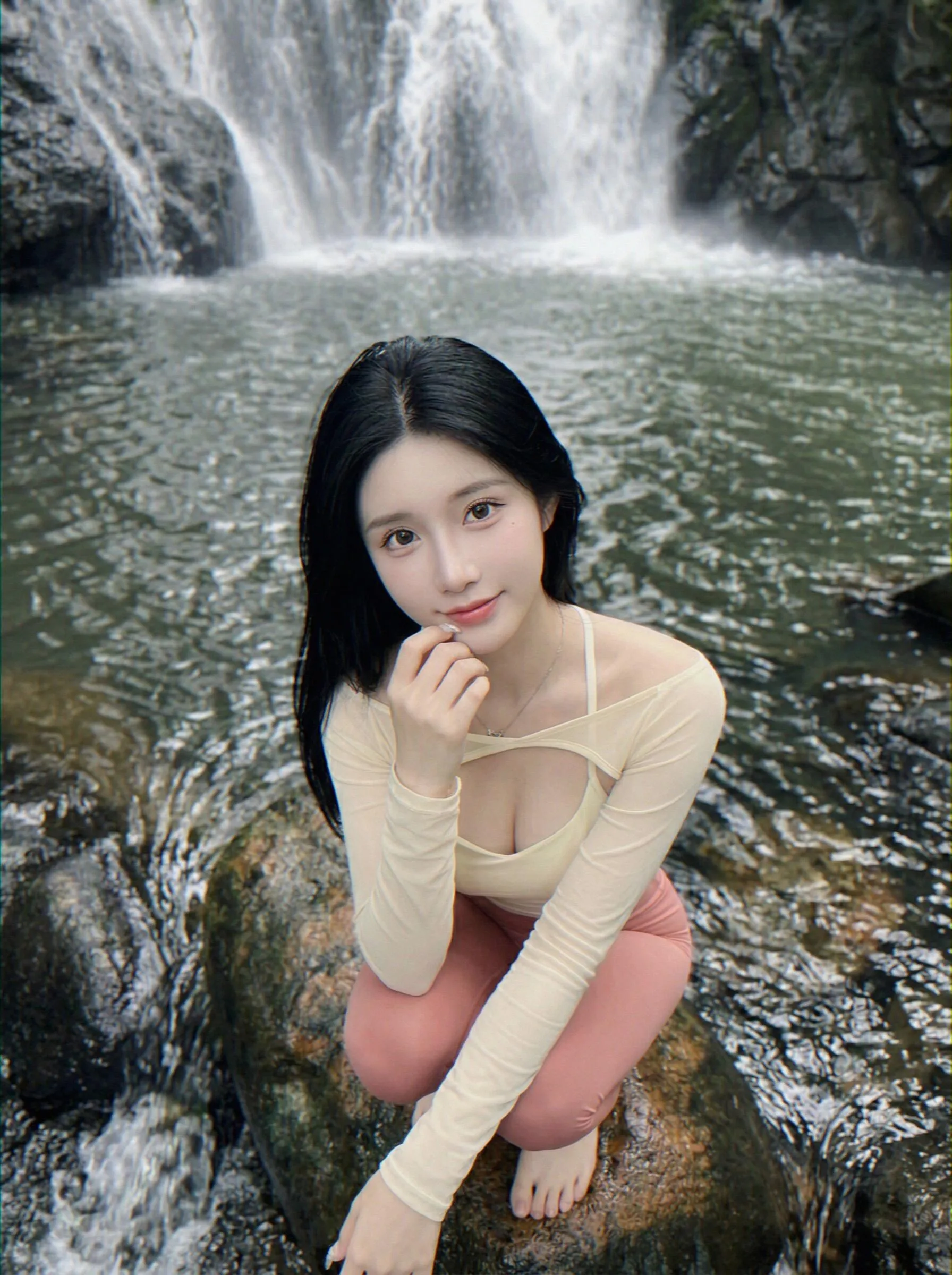 小艾，🔥刚到上海新人刚下海三点粉嫩