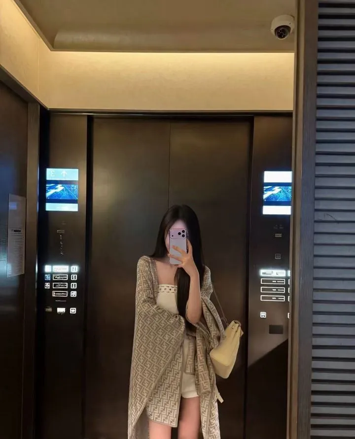 徐汇 滋滋 欲女心经 剑指美乳 Gallery 5