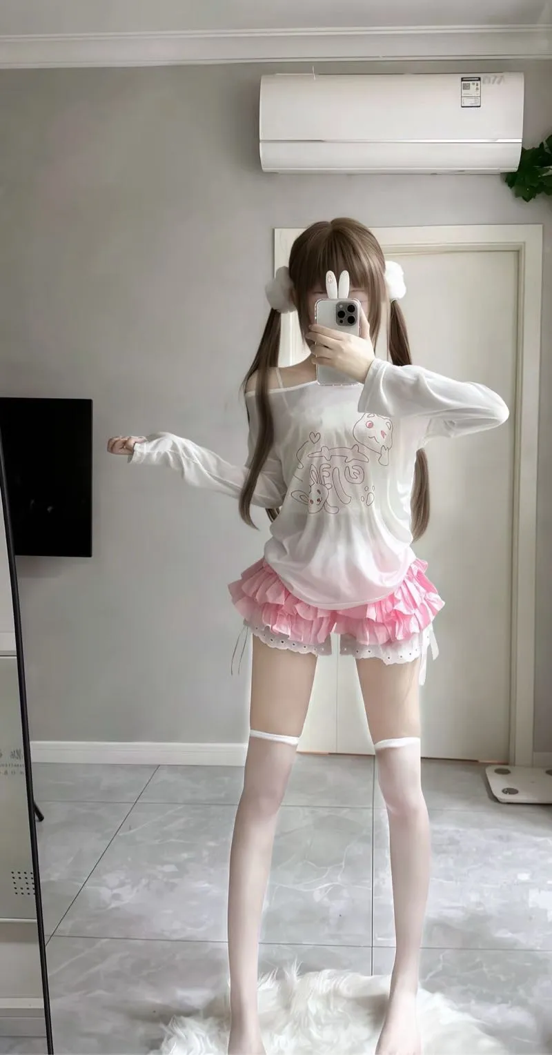 07白🐯萝莉温温 Gallery 1