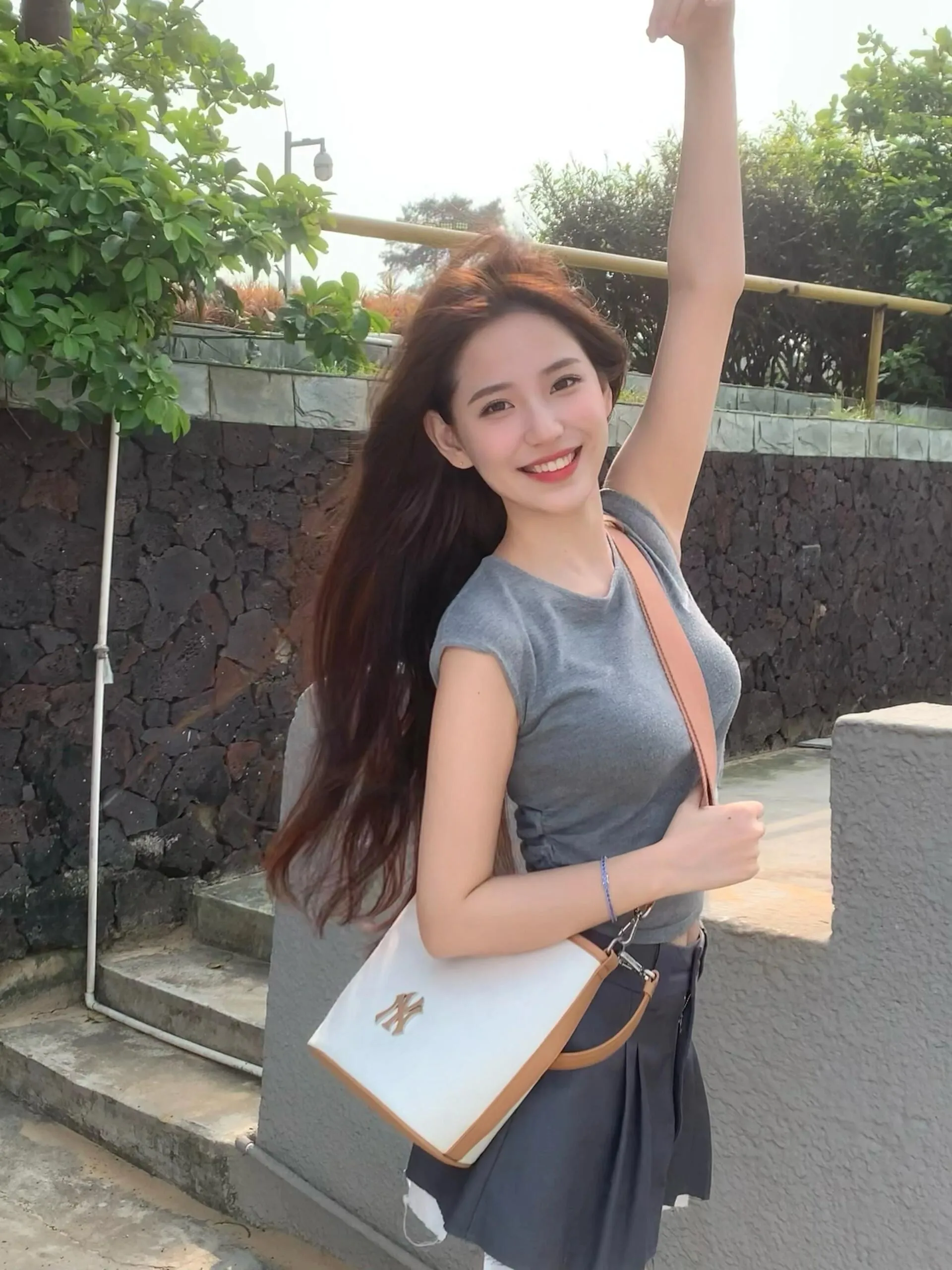 小洁，大学实习生初次下海三点粉嫩 Gallery 5