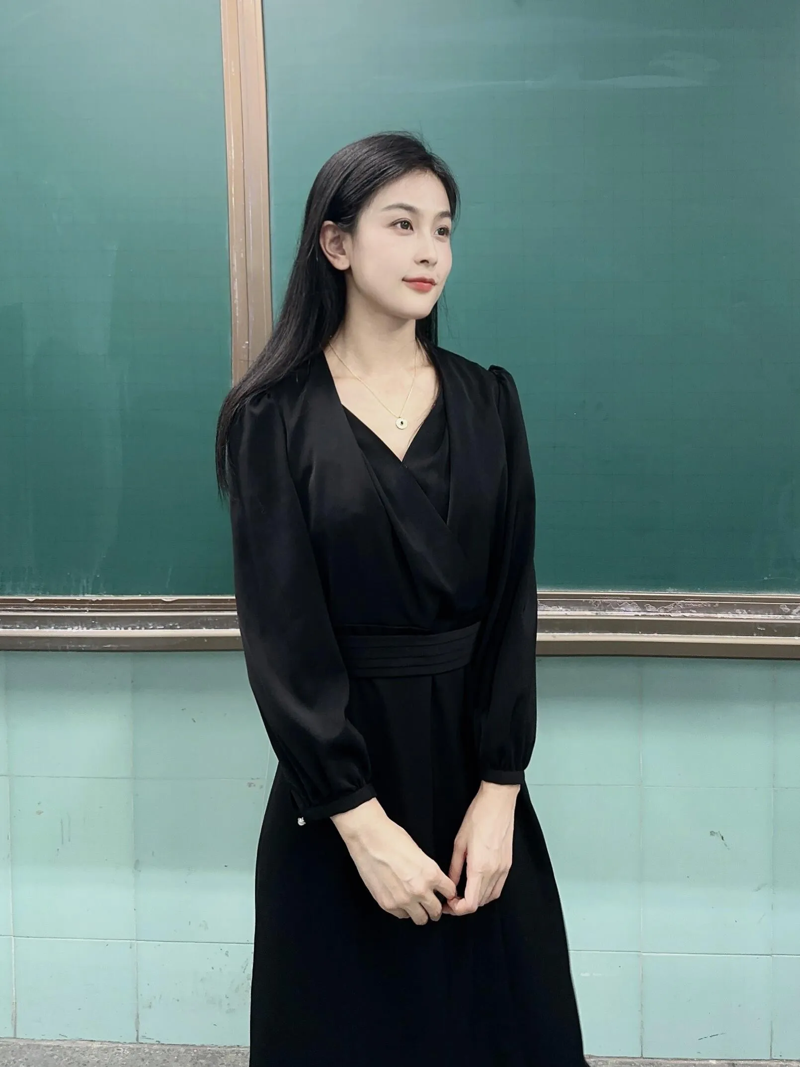 雨婷,小学老师素质高温柔似水皮肤白嫩 Gallery 1