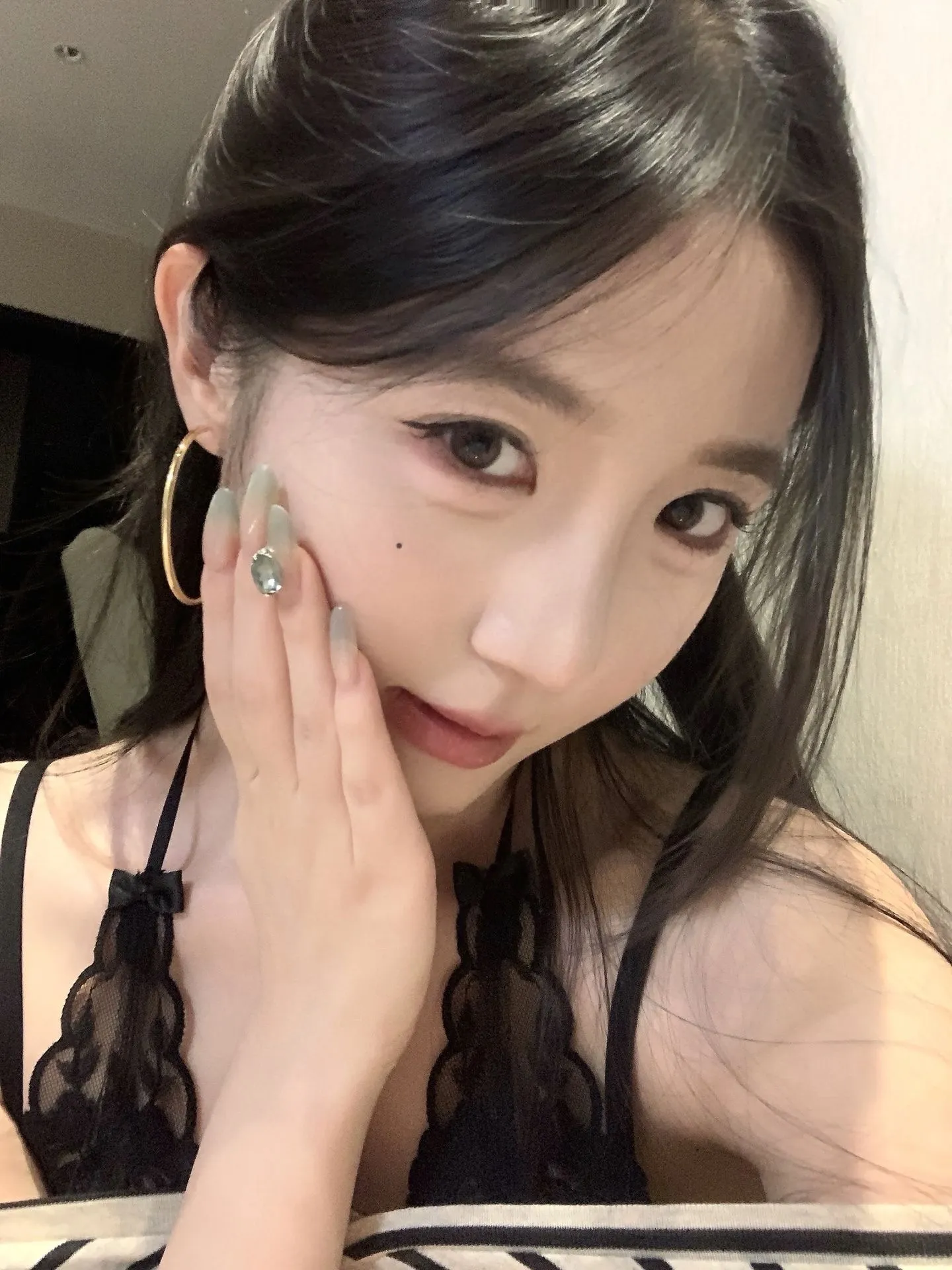 浦东语嫣 闷骚会玩花样多多 床上小荡妇 Gallery 3