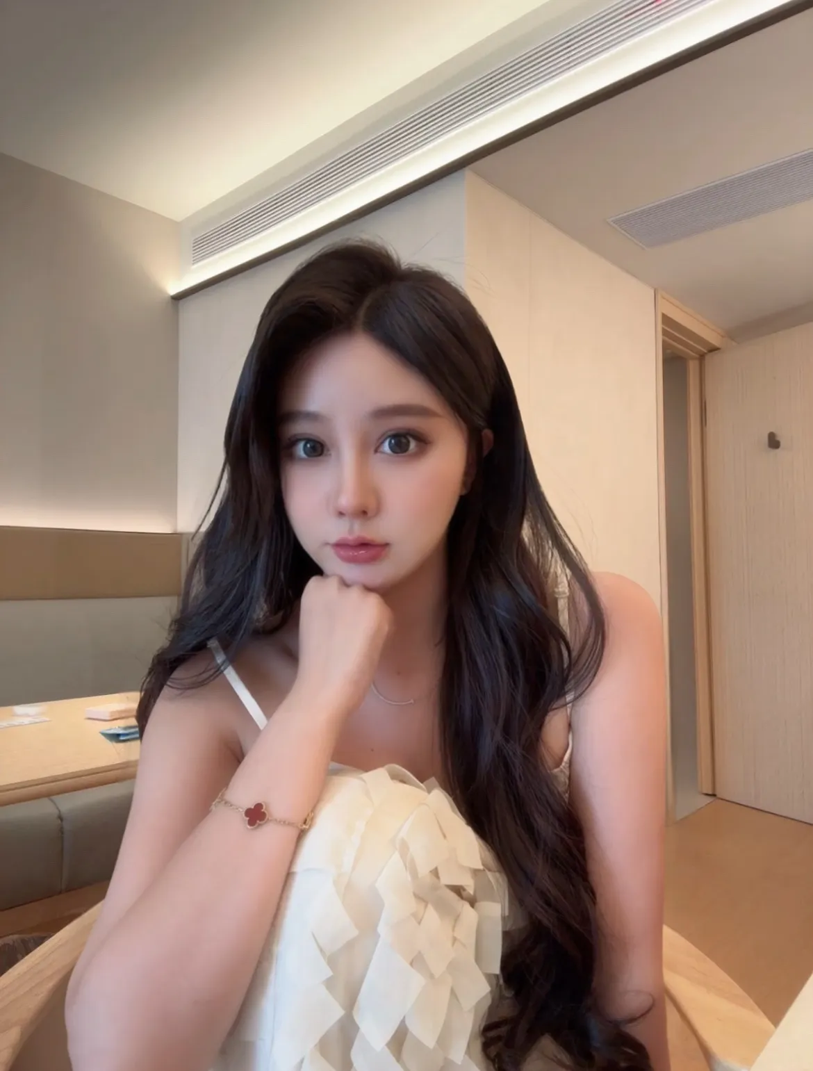 艾艾气质优雅筷子腿白小纯 Gallery 6