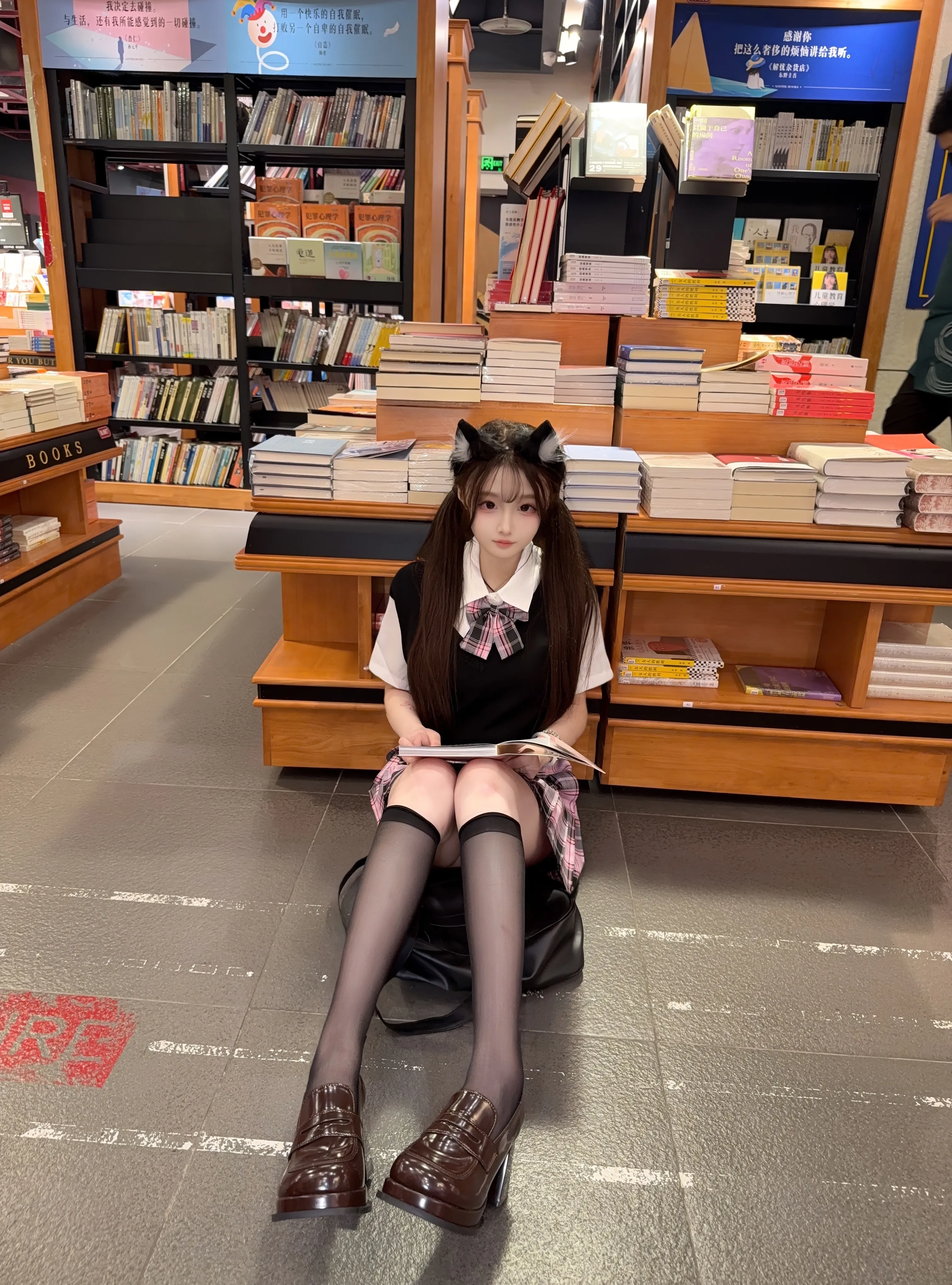 18岁高中学白嫩妹妹兼职：心妍 Gallery 1