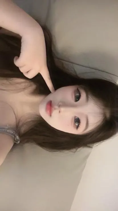 黄浦❤️奶糖 顶级童颜大胸嫩货 真人真照 Gallery 1