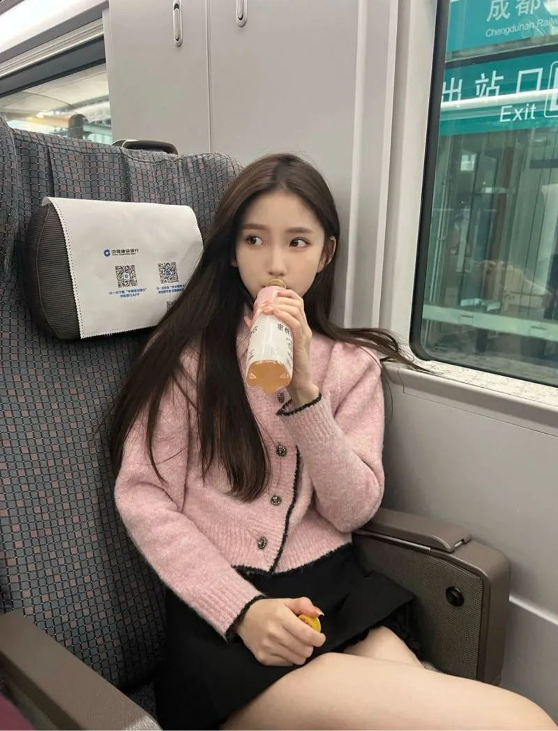 小兜 床上小野猫娇喘销魂 Gallery 5