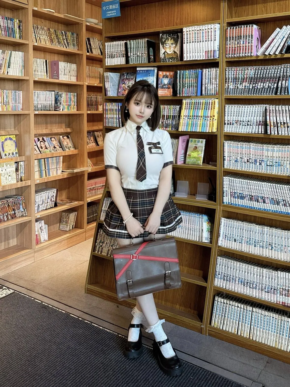 晨晨❤️童颜巨乳短发邻家女孩 Gallery 3